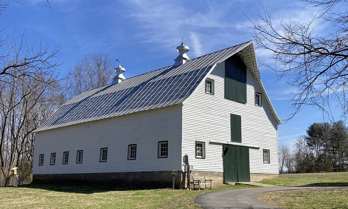 The demonstration barn at RIver View Farm.